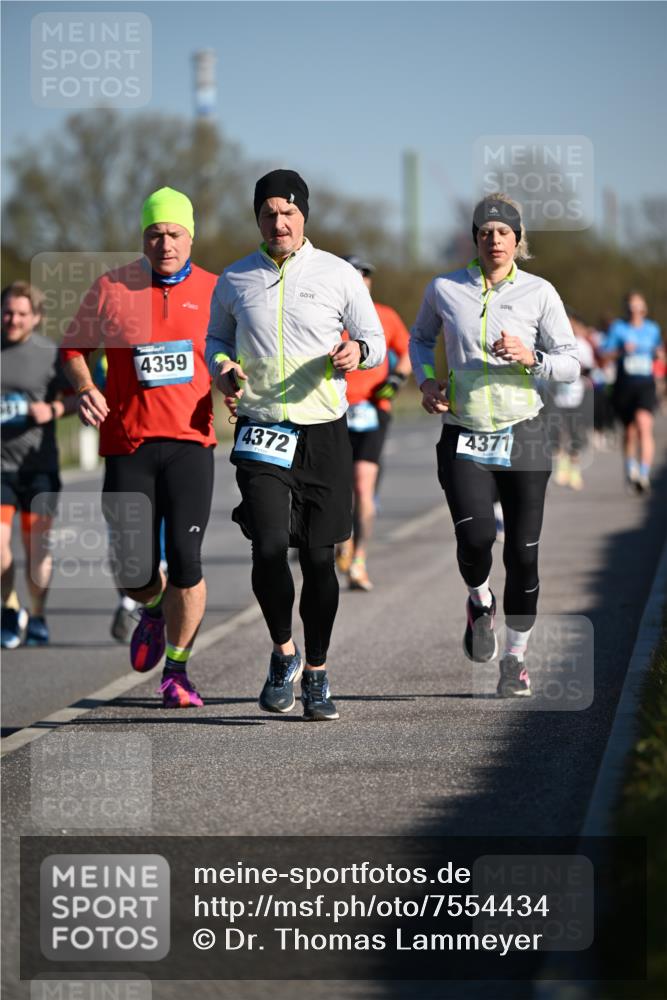 06.04.2025 - 44. Internationalen Wilhelmsburger Insellauf Dr. Thomas Lammeyer http://msf.ph/oto/7554434 06.04.2025 09:29:33 Laufen 4359, 4372, 4371 meine-sportfotos.de