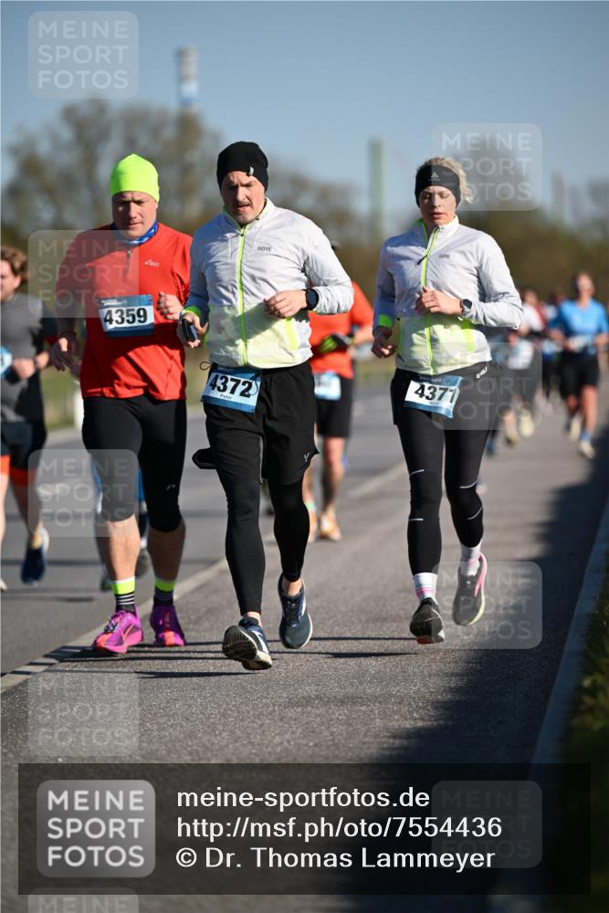 06.04.2025 - 44. Internationalen Wilhelmsburger Insellauf Dr. Thomas Lammeyer http://msf.ph/oto/7554436 06.04.2025 09:29:33 Laufen 4359, 4372, 4371 meine-sportfotos.de