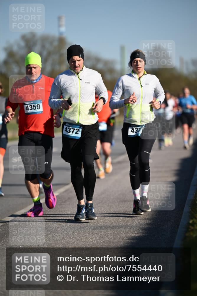 06.04.2025 - 44. Internationalen Wilhelmsburger Insellauf Dr. Thomas Lammeyer http://msf.ph/oto/7554440 06.04.2025 09:29:33 Laufen 4359, 4372, 437 meine-sportfotos.de