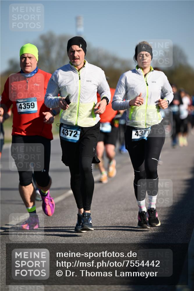 06.04.2025 - 44. Internationalen Wilhelmsburger Insellauf Dr. Thomas Lammeyer http://msf.ph/oto/7554442 06.04.2025 09:29:34 Laufen 4359, 4372, 437 meine-sportfotos.de