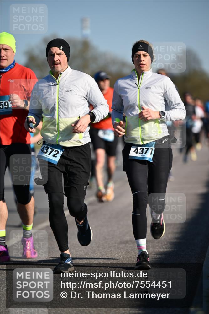 06.04.2025 - 44. Internationalen Wilhelmsburger Insellauf Dr. Thomas Lammeyer http://msf.ph/oto/7554451 06.04.2025 09:29:34 Laufen 593, 4372, 4371 meine-sportfotos.de