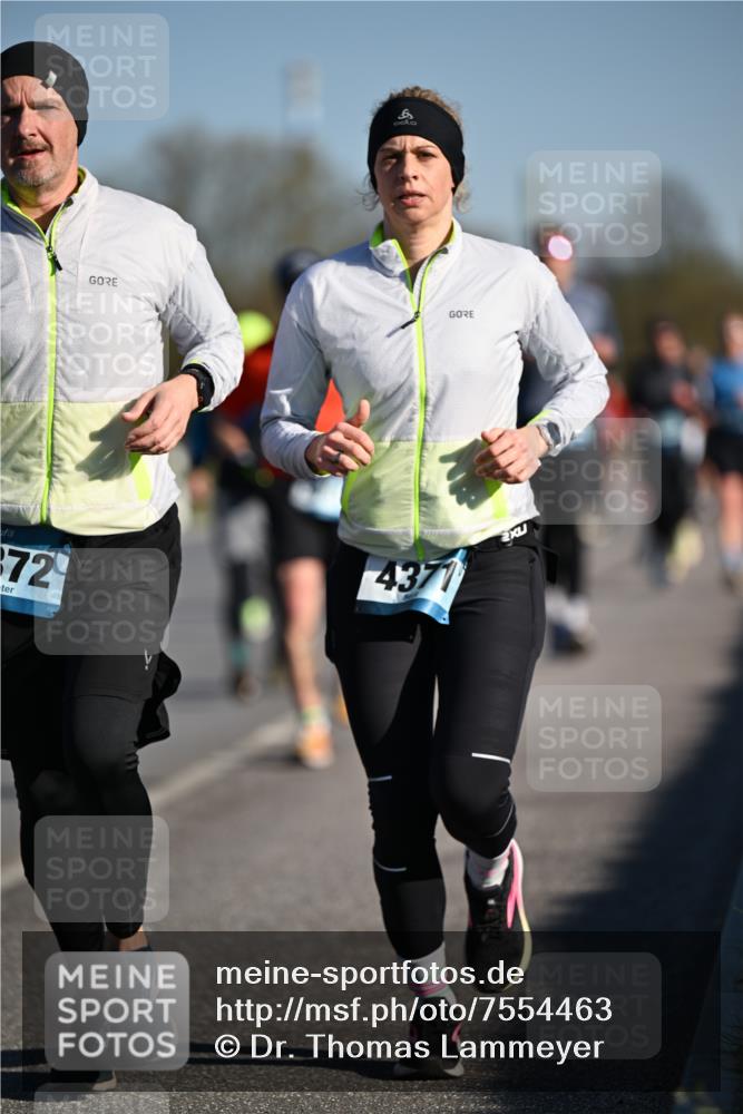 06.04.2025 - 44. Internationalen Wilhelmsburger Insellauf Dr. Thomas Lammeyer http://msf.ph/oto/7554463 06.04.2025 09:29:35 Laufen 72, 4377 meine-sportfotos.de