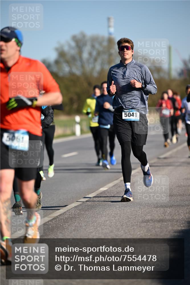 06.04.2025 - 44. Internationalen Wilhelmsburger Insellauf Dr. Thomas Lammeyer http://msf.ph/oto/7554478 06.04.2025 09:29:38 Laufen 5061, 5041 meine-sportfotos.de