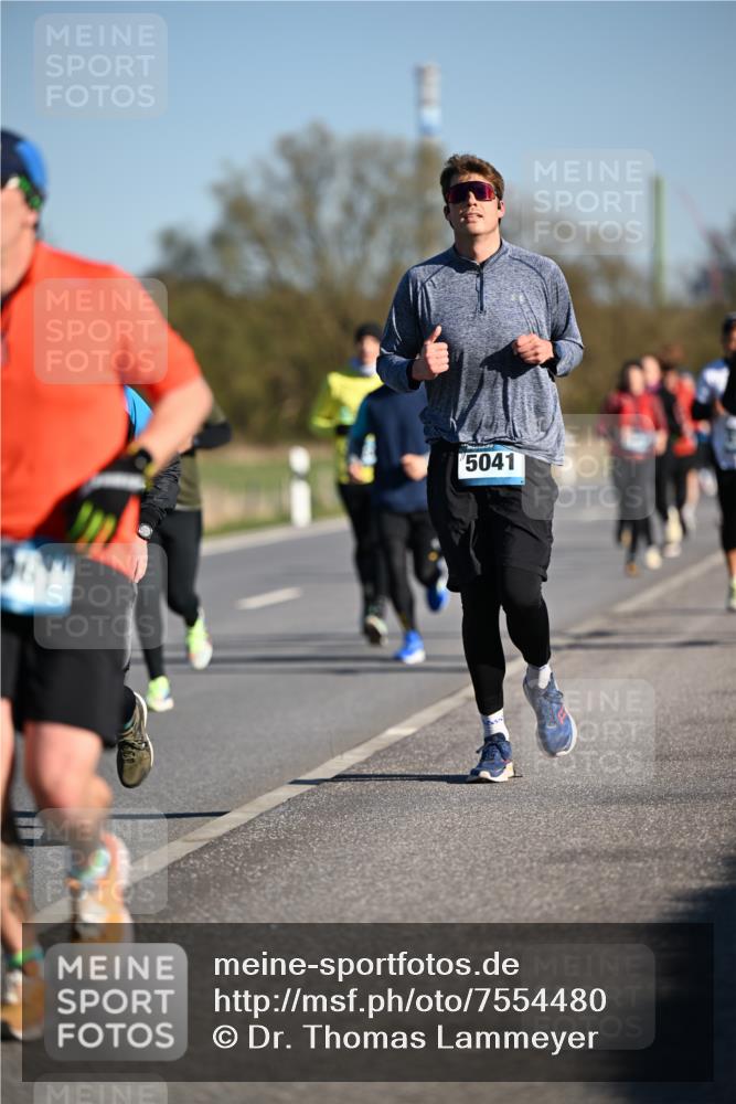 06.04.2025 - 44. Internationalen Wilhelmsburger Insellauf Dr. Thomas Lammeyer http://msf.ph/oto/7554480 06.04.2025 09:29:38 Laufen 5041 meine-sportfotos.de