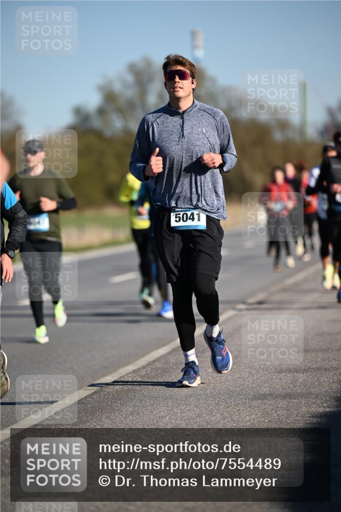 06.04.2025 - 44. Internationalen Wilhelmsburger Insellauf Dr. Thomas Lammeyer http://msf.ph/oto/7554489 06.04.2025 09:29:39 Laufen 5041 meine-sportfotos.de