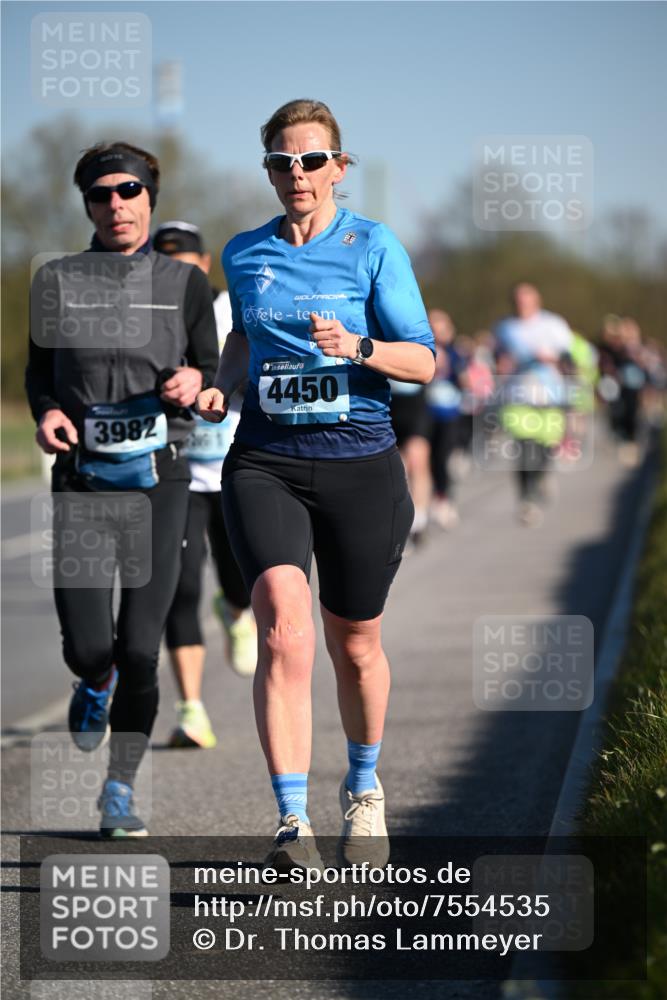 06.04.2025 - 44. Internationalen Wilhelmsburger Insellauf Dr. Thomas Lammeyer http://msf.ph/oto/7554535 06.04.2025 09:29:43 Laufen 3982, 4450 meine-sportfotos.de