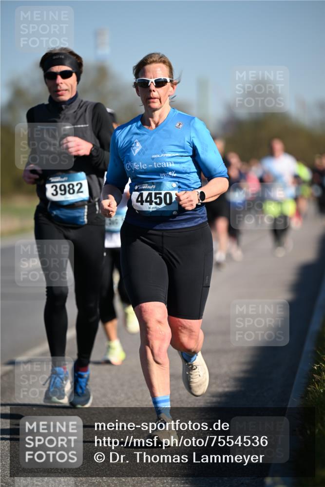 06.04.2025 - 44. Internationalen Wilhelmsburger Insellauf Dr. Thomas Lammeyer http://msf.ph/oto/7554536 06.04.2025 09:29:43 Laufen 3982, 4450 meine-sportfotos.de