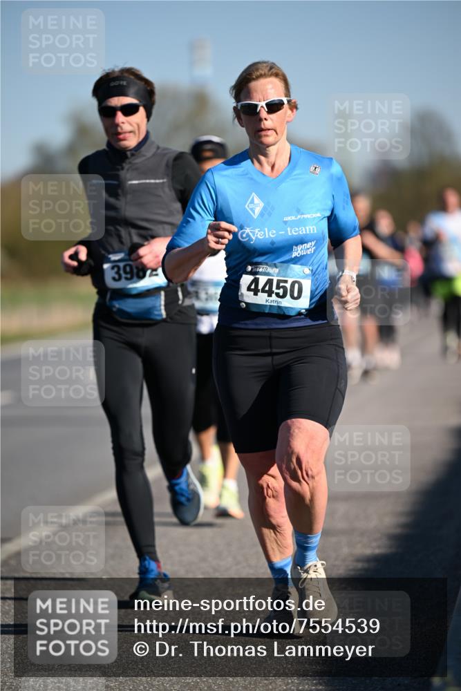 06.04.2025 - 44. Internationalen Wilhelmsburger Insellauf Dr. Thomas Lammeyer http://msf.ph/oto/7554539 06.04.2025 09:29:43 Laufen 398, 4450 meine-sportfotos.de