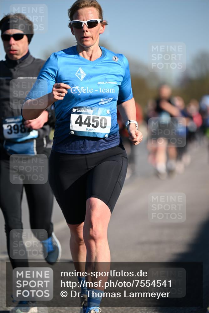 06.04.2025 - 44. Internationalen Wilhelmsburger Insellauf Dr. Thomas Lammeyer http://msf.ph/oto/7554541 06.04.2025 09:29:44 Laufen 398, 4450 meine-sportfotos.de