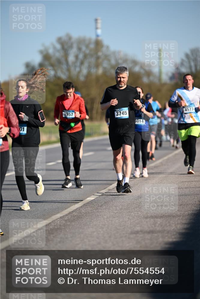 06.04.2025 - 44. Internationalen Wilhelmsburger Insellauf Dr. Thomas Lammeyer http://msf.ph/oto/7554554 06.04.2025 09:29:47 Laufen 01, 3957, 3745, 014, 4573 meine-sportfotos.de