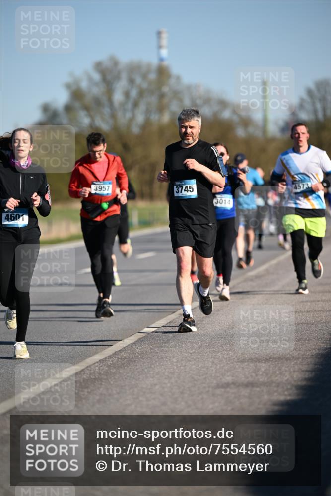 06.04.2025 - 44. Internationalen Wilhelmsburger Insellauf Dr. Thomas Lammeyer http://msf.ph/oto/7554560 06.04.2025 09:29:48 Laufen 4601, 3957, 3745, 4573, 3014 meine-sportfotos.de