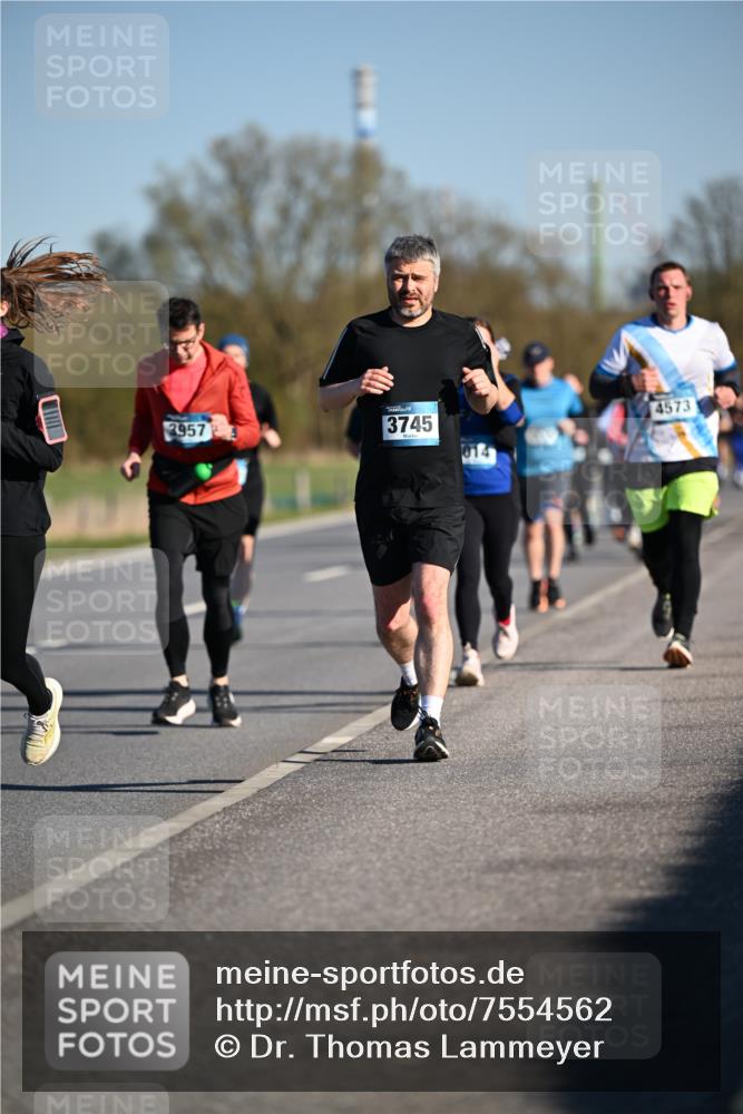 06.04.2025 - 44. Internationalen Wilhelmsburger Insellauf Dr. Thomas Lammeyer http://msf.ph/oto/7554562 06.04.2025 09:29:48 Laufen 2957, 3745, 014, 4573 meine-sportfotos.de