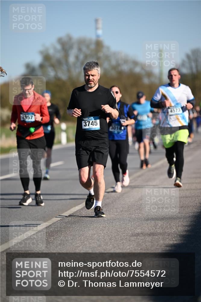 06.04.2025 - 44. Internationalen Wilhelmsburger Insellauf Dr. Thomas Lammeyer http://msf.ph/oto/7554572 06.04.2025 09:29:49 Laufen 29577, 3745, 3014, 4573 meine-sportfotos.de
