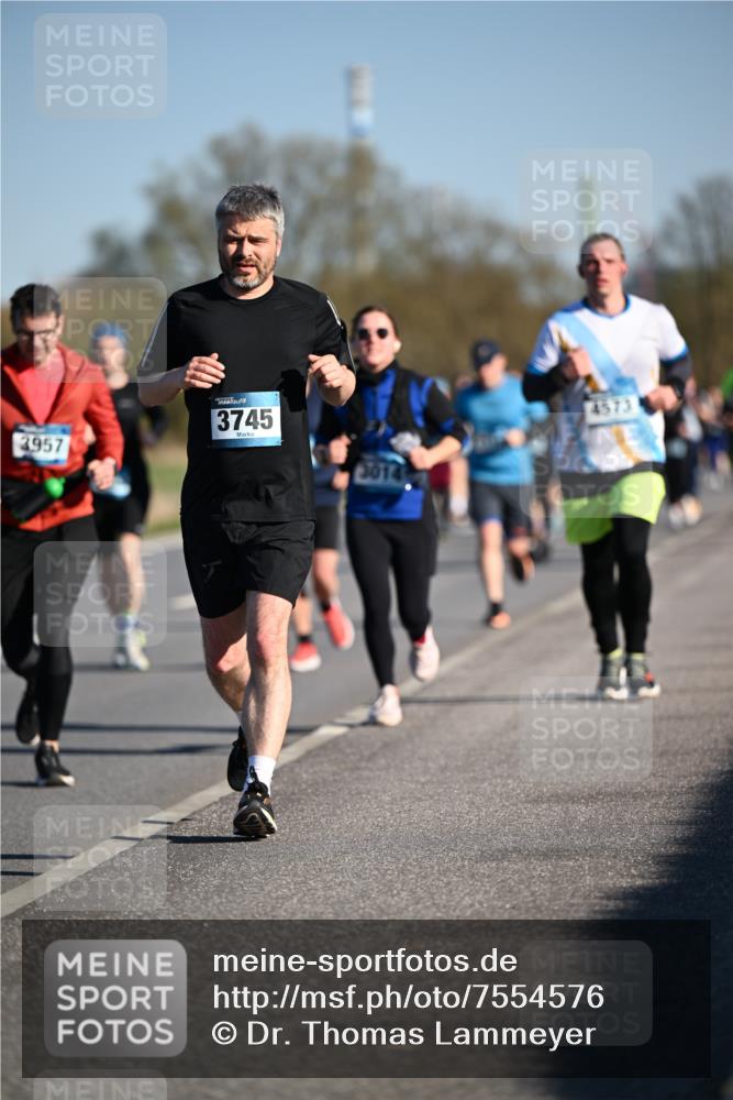 06.04.2025 - 44. Internationalen Wilhelmsburger Insellauf Dr. Thomas Lammeyer http://msf.ph/oto/7554576 06.04.2025 09:29:49 Laufen 3957, 3745, 3014, 4573 meine-sportfotos.de