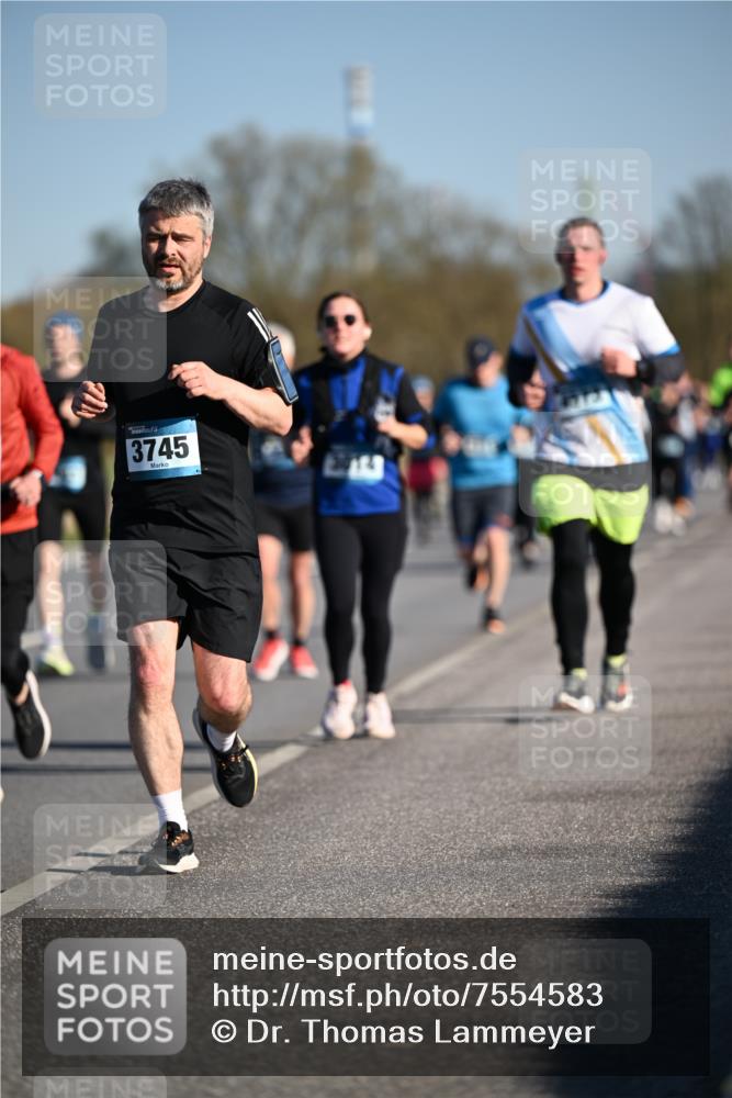 06.04.2025 - 44. Internationalen Wilhelmsburger Insellauf Dr. Thomas Lammeyer http://msf.ph/oto/7554583 06.04.2025 09:29:50 Laufen 3745 meine-sportfotos.de