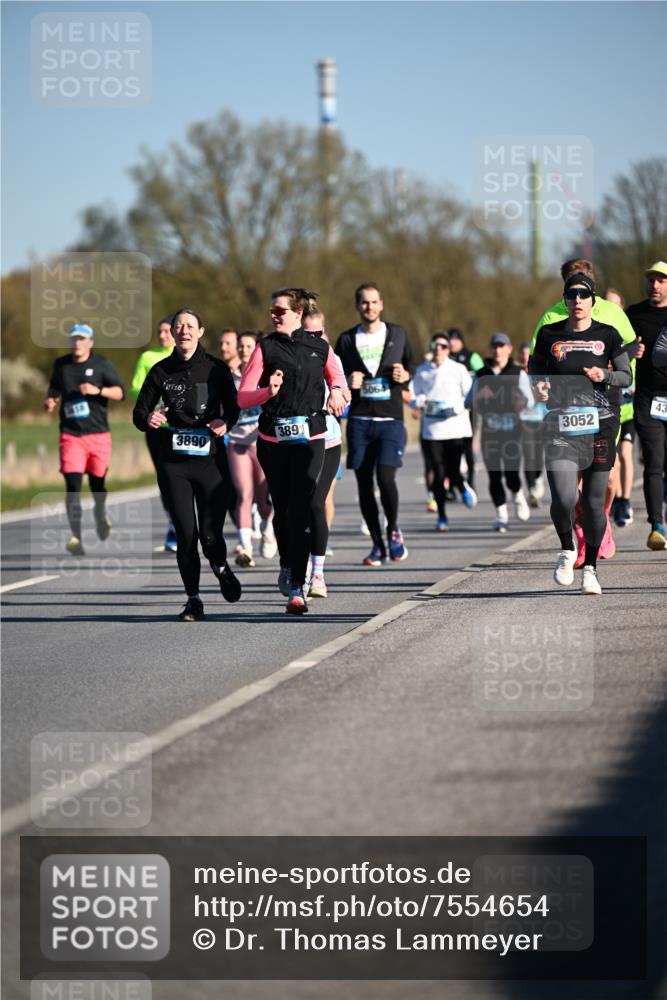 06.04.2025 - 44. Internationalen Wilhelmsburger Insellauf Dr. Thomas Lammeyer http://msf.ph/oto/7554654 06.04.2025 09:29:56 Laufen 3890, 3891, 5064, 3052, 43 meine-sportfotos.de