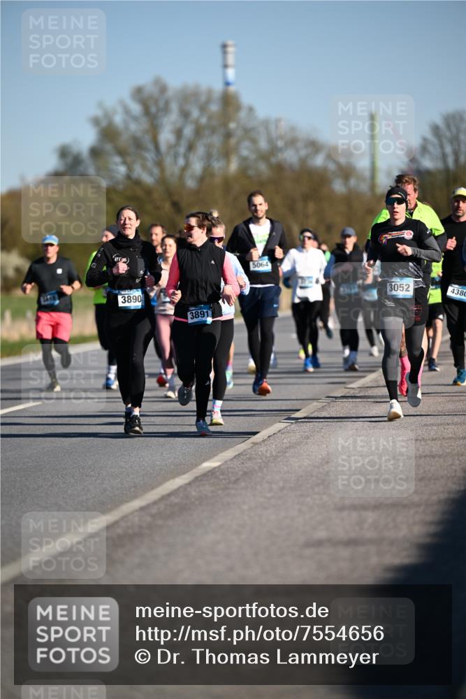 06.04.2025 - 44. Internationalen Wilhelmsburger Insellauf Dr. Thomas Lammeyer http://msf.ph/oto/7554656 06.04.2025 09:29:56 Laufen 3890, 3891, 5064, 3052, 4380 meine-sportfotos.de