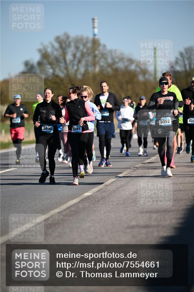 06.04.2025 - 44. Internationalen Wilhelmsburger Insellauf Dr. Thomas Lammeyer http://msf.ph/oto/7554661 06.04.2025 09:29:57 Laufen 5418, 16, 3890, 3891, 3052, 438 meine-sportfotos.de