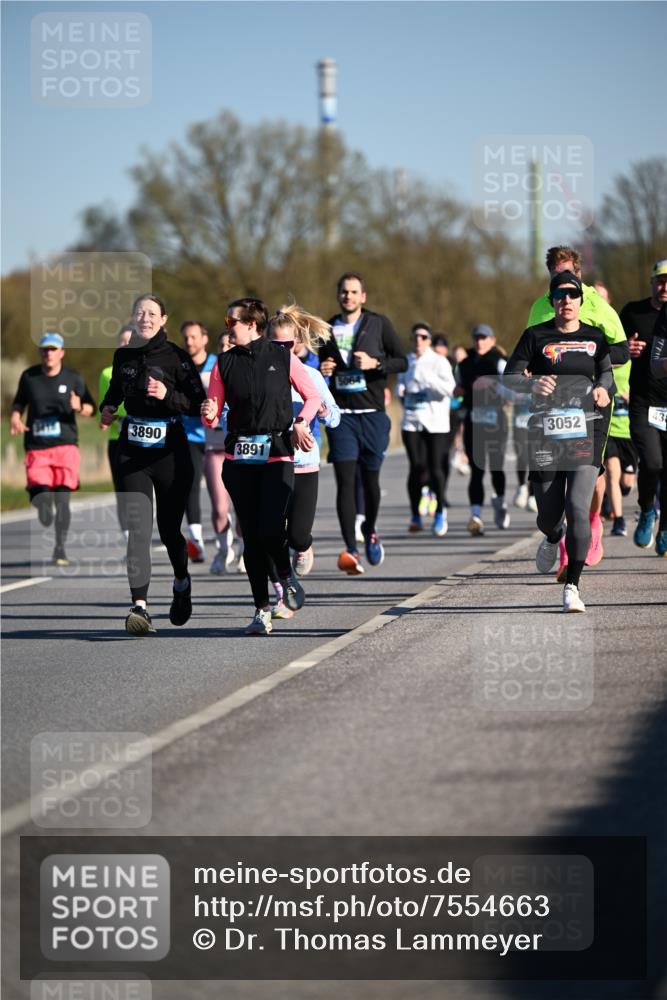 06.04.2025 - 44. Internationalen Wilhelmsburger Insellauf Dr. Thomas Lammeyer http://msf.ph/oto/7554663 06.04.2025 09:29:57 Laufen 3890, 3891, 3052, 43 meine-sportfotos.de