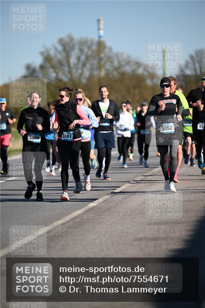 06.04.2025 - 44. Internationalen Wilhelmsburger Insellauf Dr. Thomas Lammeyer http://msf.ph/oto/7554671 06.04.2025 09:29:57 Laufen 310, 16, 3890, 3891, 3052, 43 meine-sportfotos.de