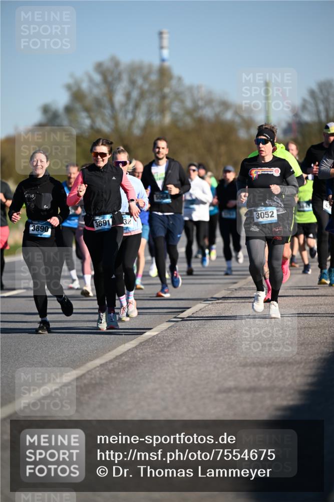 06.04.2025 - 44. Internationalen Wilhelmsburger Insellauf Dr. Thomas Lammeyer http://msf.ph/oto/7554675 06.04.2025 09:29:57 Laufen 3890, 3891, 32, 3052 meine-sportfotos.de