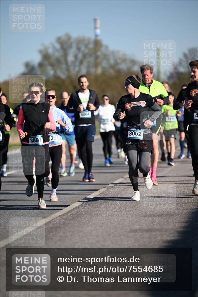 06.04.2025 - 44. Internationalen Wilhelmsburger Insellauf Dr. Thomas Lammeyer http://msf.ph/oto/7554685 06.04.2025 09:29:58 Laufen 3891, 039, 3052, 4 meine-sportfotos.de
