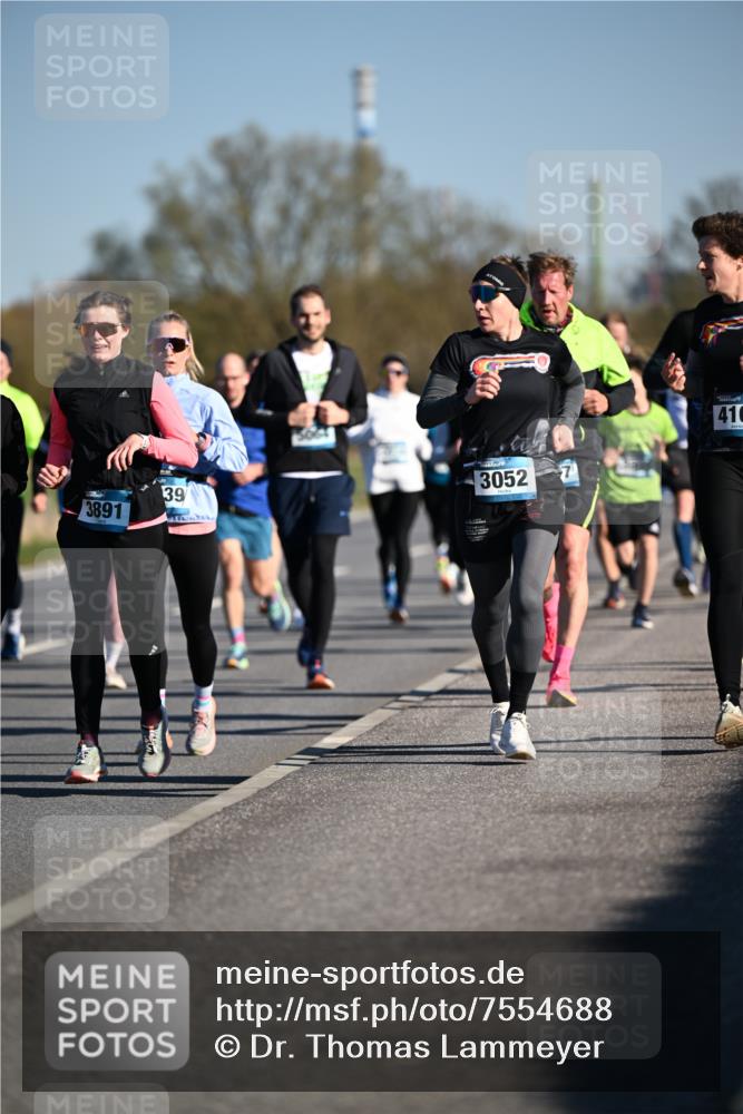 06.04.2025 - 44. Internationalen Wilhelmsburger Insellauf Dr. Thomas Lammeyer http://msf.ph/oto/7554688 06.04.2025 09:29:59 Laufen 3891, 39, 3052, 410 meine-sportfotos.de