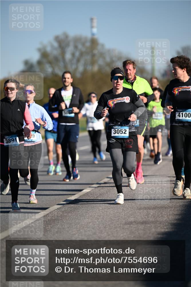 06.04.2025 - 44. Internationalen Wilhelmsburger Insellauf Dr. Thomas Lammeyer http://msf.ph/oto/7554696 06.04.2025 09:29:59 Laufen 3891, 9, 3052, 4100 meine-sportfotos.de