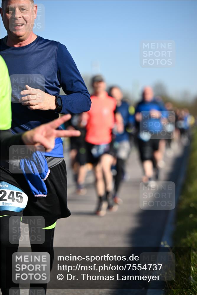 06.04.2025 - 44. Internationalen Wilhelmsburger Insellauf Dr. Thomas Lammeyer http://msf.ph/oto/7554737 06.04.2025 09:30:05 Laufen 245 meine-sportfotos.de