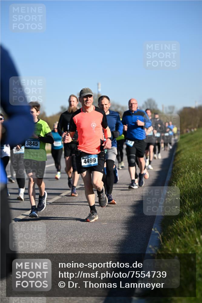 06.04.2025 - 44. Internationalen Wilhelmsburger Insellauf Dr. Thomas Lammeyer http://msf.ph/oto/7554739 06.04.2025 09:30:06 Laufen 3845, 4499, 173 meine-sportfotos.de