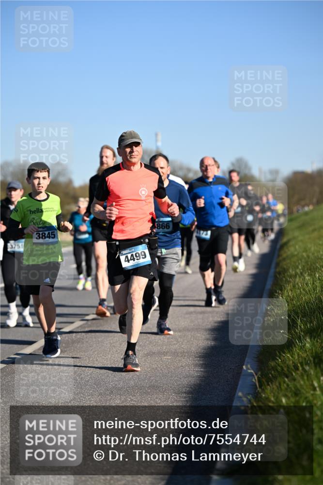 06.04.2025 - 44. Internationalen Wilhelmsburger Insellauf Dr. Thomas Lammeyer http://msf.ph/oto/7554744 06.04.2025 09:30:06 Laufen 3751, 3845, 866, 4499 meine-sportfotos.de