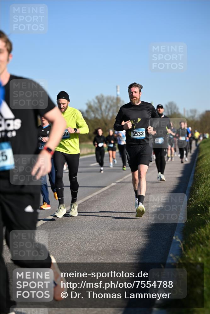 06.04.2025 - 44. Internationalen Wilhelmsburger Insellauf Dr. Thomas Lammeyer http://msf.ph/oto/7554788 06.04.2025 09:30:10 Laufen 5, 69, 3532 meine-sportfotos.de