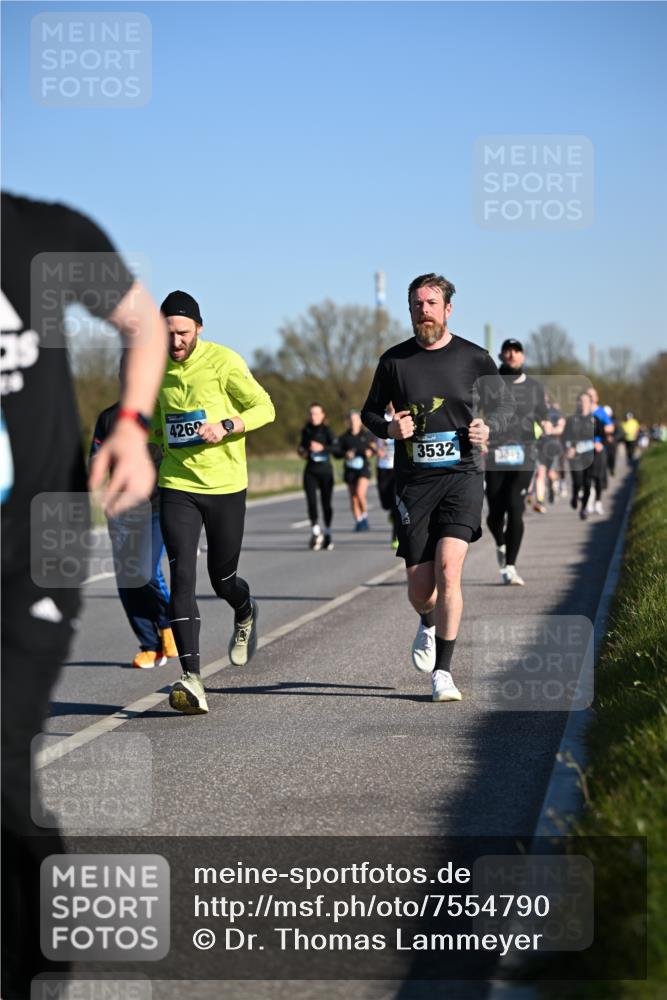 06.04.2025 - 44. Internationalen Wilhelmsburger Insellauf Dr. Thomas Lammeyer http://msf.ph/oto/7554790 06.04.2025 09:30:10 Laufen 4262, 3532 meine-sportfotos.de