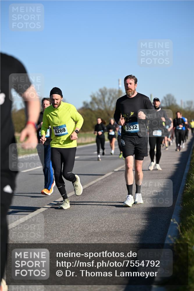 06.04.2025 - 44. Internationalen Wilhelmsburger Insellauf Dr. Thomas Lammeyer http://msf.ph/oto/7554792 06.04.2025 09:30:10 Laufen 4269, 3532, 3017 meine-sportfotos.de