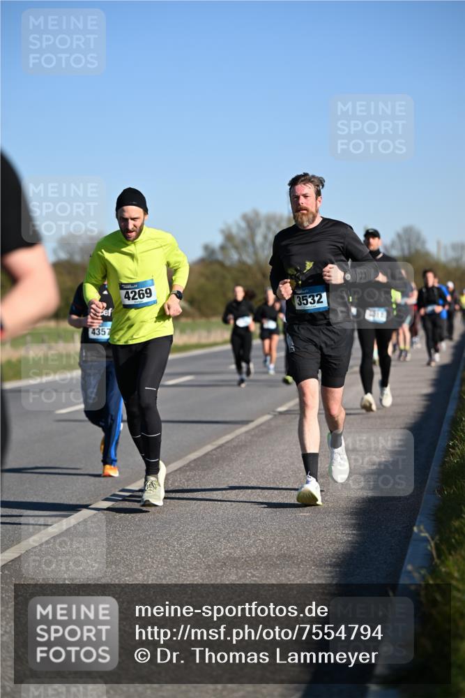 06.04.2025 - 44. Internationalen Wilhelmsburger Insellauf Dr. Thomas Lammeyer http://msf.ph/oto/7554794 06.04.2025 09:30:10 Laufen 4357, 4269, 3532 meine-sportfotos.de