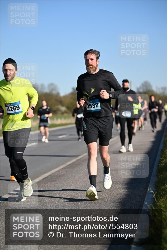 06.04.2025 - 44. Internationalen Wilhelmsburger Insellauf Dr. Thomas Lammeyer http://msf.ph/oto/7554803 06.04.2025 09:30:11 Laufen 4269, 3532 meine-sportfotos.de