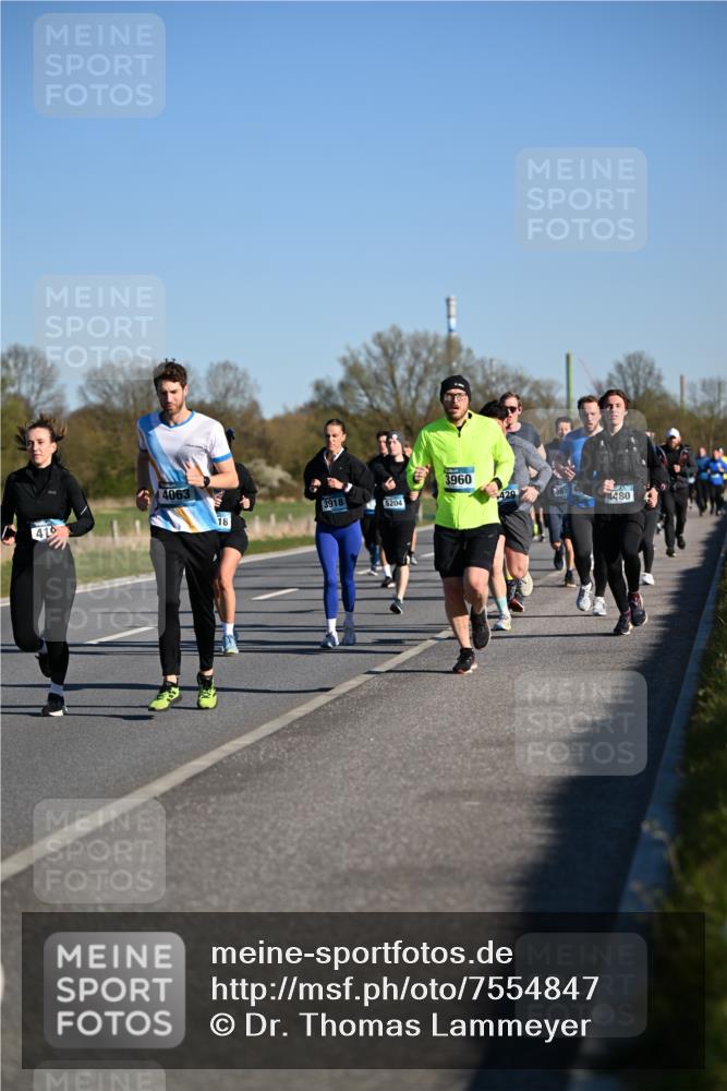 06.04.2025 - 44. Internationalen Wilhelmsburger Insellauf Dr. Thomas Lammeyer http://msf.ph/oto/7554847 06.04.2025 09:30:15 Laufen 41, 4063, 18, 3918, 5204, 3960, 429, 4480 meine-sportfotos.de