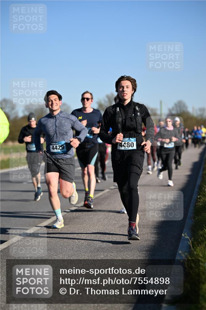 06.04.2025 - 44. Internationalen Wilhelmsburger Insellauf Dr. Thomas Lammeyer http://msf.ph/oto/7554898 06.04.2025 09:30:19 Laufen 4429, 4480 meine-sportfotos.de