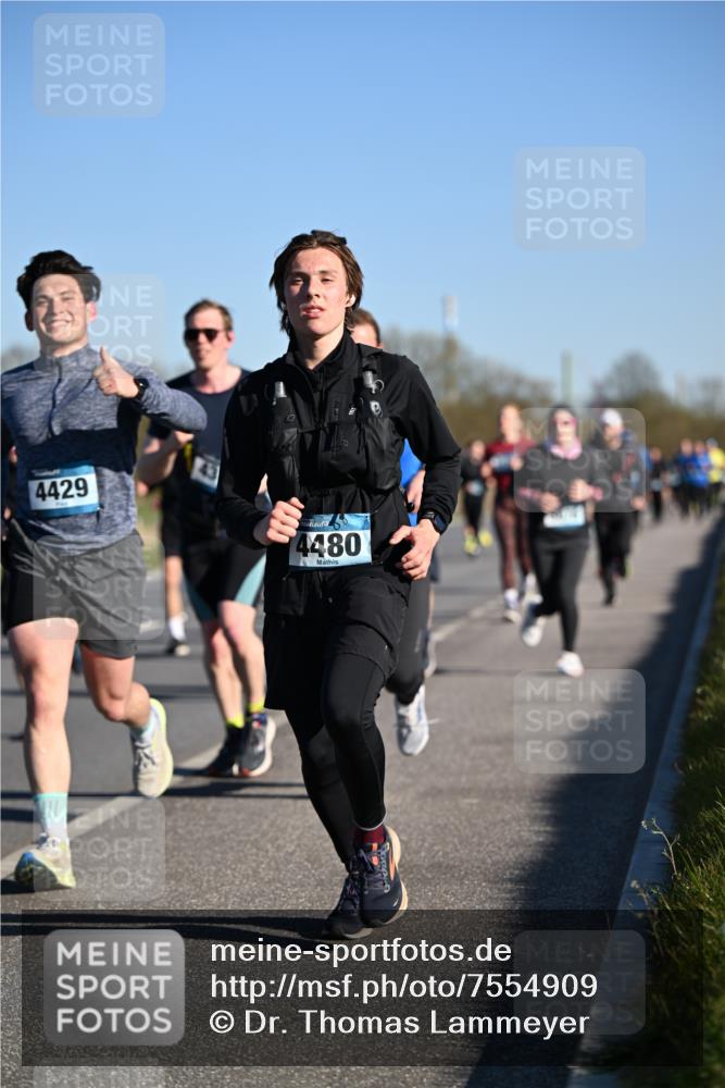 06.04.2025 - 44. Internationalen Wilhelmsburger Insellauf Dr. Thomas Lammeyer http://msf.ph/oto/7554909 06.04.2025 09:30:19 Laufen 4429, 4480 meine-sportfotos.de
