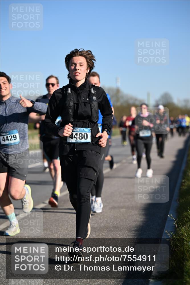 06.04.2025 - 44. Internationalen Wilhelmsburger Insellauf Dr. Thomas Lammeyer http://msf.ph/oto/7554911 06.04.2025 09:30:19 Laufen 4429, 4480 meine-sportfotos.de