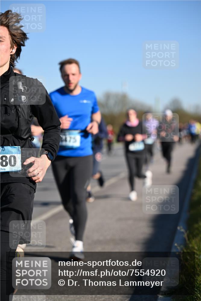 06.04.2025 - 44. Internationalen Wilhelmsburger Insellauf Dr. Thomas Lammeyer http://msf.ph/oto/7554920 06.04.2025 09:30:20 Laufen 80, 2475 meine-sportfotos.de