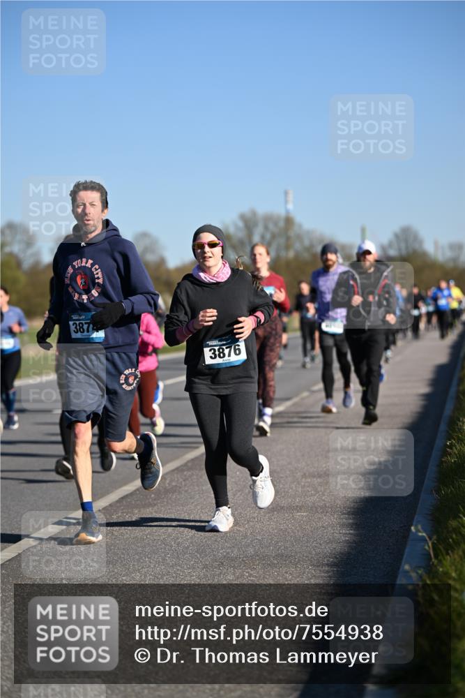06.04.2025 - 44. Internationalen Wilhelmsburger Insellauf Dr. Thomas Lammeyer http://msf.ph/oto/7554938 06.04.2025 09:30:22 Laufen 3874, 3876 meine-sportfotos.de
