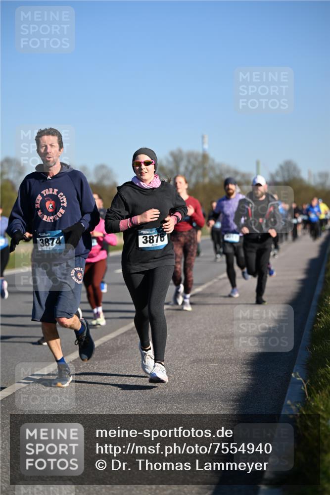 06.04.2025 - 44. Internationalen Wilhelmsburger Insellauf Dr. Thomas Lammeyer http://msf.ph/oto/7554940 06.04.2025 09:30:22 Laufen 3874, 3876 meine-sportfotos.de