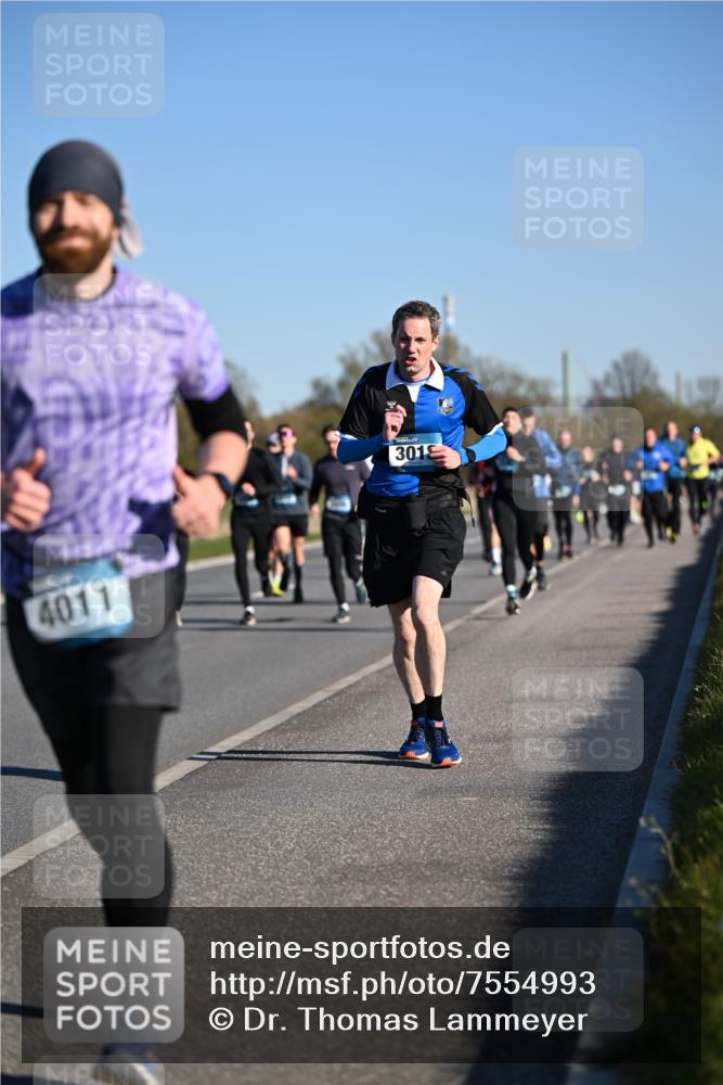 06.04.2025 - 44. Internationalen Wilhelmsburger Insellauf Dr. Thomas Lammeyer http://msf.ph/oto/7554993 06.04.2025 09:30:26 Laufen 4011, 3019 meine-sportfotos.de