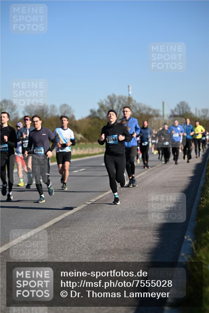 06.04.2025 - 44. Internationalen Wilhelmsburger Insellauf Dr. Thomas Lammeyer http://msf.ph/oto/7555028 06.04.2025 09:30:29 Laufen 3498, 3505, 3593 meine-sportfotos.de