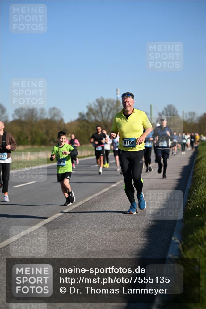 06.04.2025 - 44. Internationalen Wilhelmsburger Insellauf Dr. Thomas Lammeyer http://msf.ph/oto/7555135 06.04.2025 09:30:40 Laufen 237, 3844, 5107 meine-sportfotos.de