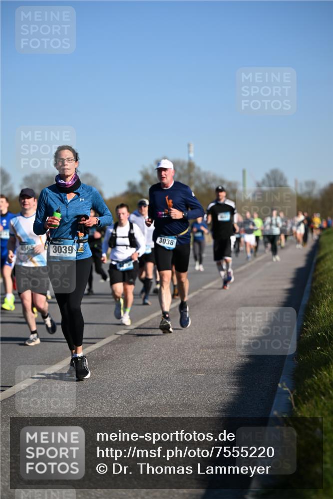 06.04.2025 - 44. Internationalen Wilhelmsburger Insellauf Dr. Thomas Lammeyer http://msf.ph/oto/7555220 06.04.2025 09:30:47 Laufen 3038, 4565, 3039 meine-sportfotos.de