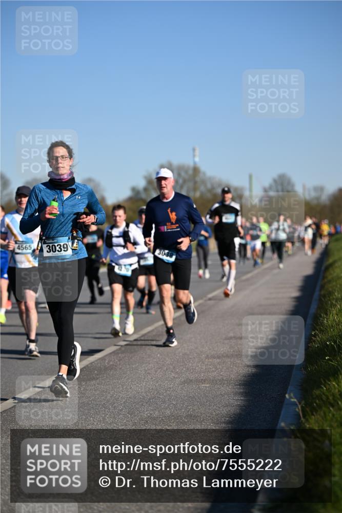 06.04.2025 - 44. Internationalen Wilhelmsburger Insellauf Dr. Thomas Lammeyer http://msf.ph/oto/7555222 06.04.2025 09:30:47 Laufen 4565, 3039, 3038 meine-sportfotos.de