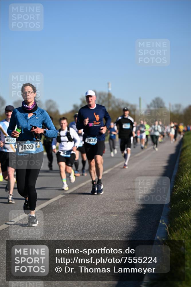 06.04.2025 - 44. Internationalen Wilhelmsburger Insellauf Dr. Thomas Lammeyer http://msf.ph/oto/7555224 06.04.2025 09:30:47 Laufen 4565, 3039, 99, 3038 meine-sportfotos.de