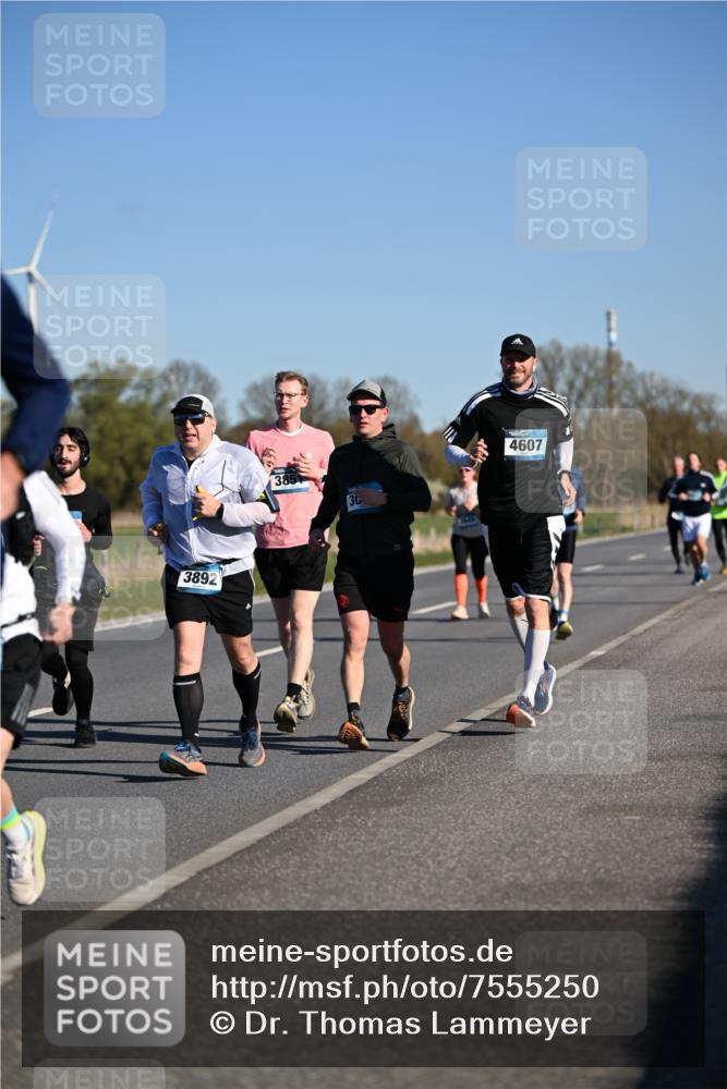 06.04.2025 - 44. Internationalen Wilhelmsburger Insellauf Dr. Thomas Lammeyer http://msf.ph/oto/7555250 06.04.2025 09:30:50 Laufen 3892, 30, 4607 meine-sportfotos.de